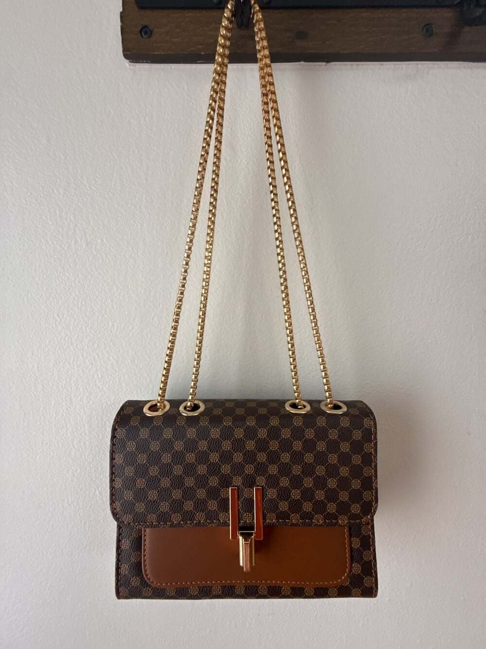 Contrast Color Polka Dot Print Chain Shoulder Bag with Clip Lock